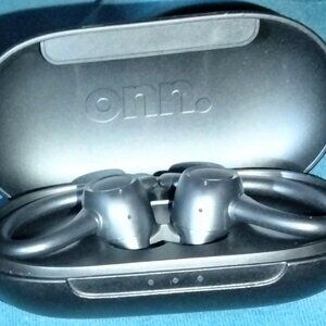 UNUSED ONN TRUE WIRELESS BLUETOOTH EARPHONES & CHARGER REG $35 ONLY $19 OR $15